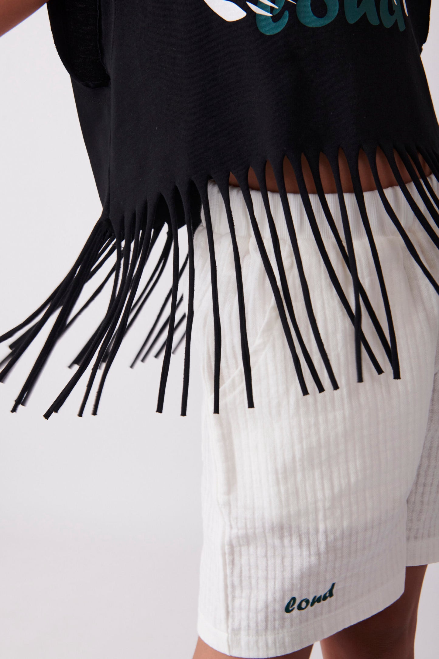 HAU’OLI - Black Crop Top Fringes